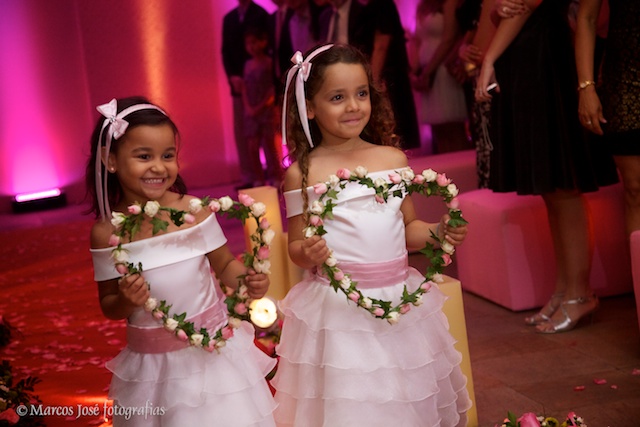 Foto número 36 de Casamento Renata e Abelardo no Clube Paissandu da cerimonialista Liliane Cariello, do Rio de Janeiro, RJ, que faz cerimonial de casamentos, cerimonial de eventos, cerimonial de festas, cerimonial de 15 anos, cerimonial de bodas, cerimonial de eventos sociais, cerimonial de aniversários, decoração de casamento, decoração de festas de 15 anos, decoração de eventos sociais, decoração de aniversários, buffet de casamento, buffet de 15 anos, buffet festas, buffet eventos e assessoria cerimonial. Fotos de Casamento Renata e Abelardo no Clube Paissandu. Foto numero 36 da cerimonialista Liliane Cariello, do Rio de Janeiro, RJ, que faz cerimonial de casamentos, cerimonial de eventos, cerimonial de festas, cerimonial de 15 anos, cerimonial de bodas, cerimonial de eventos sociais, cerimonial de aniversários, decoração de casamento, decoração de festas de 15 anos, decoração de eventos sociais, decoração de aniversários, buffet de casamento, buffet de 15 anos, buffet festas, buffet eventos e assessoria cerimonial. cerimonial casamento cerimonialista eventos casamentos rio festa buffet 15 anos niteroi festas de janeiro rj cartão lembrancinha fotos bolos civil na cerimonia do evangelico