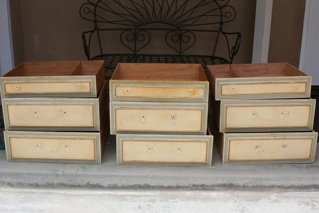 [cleaning%252C%2520prepping%252C%2520and%2520sanding%2520antique%2520dresser%2520%25282%2529%255B5%255D.jpg]