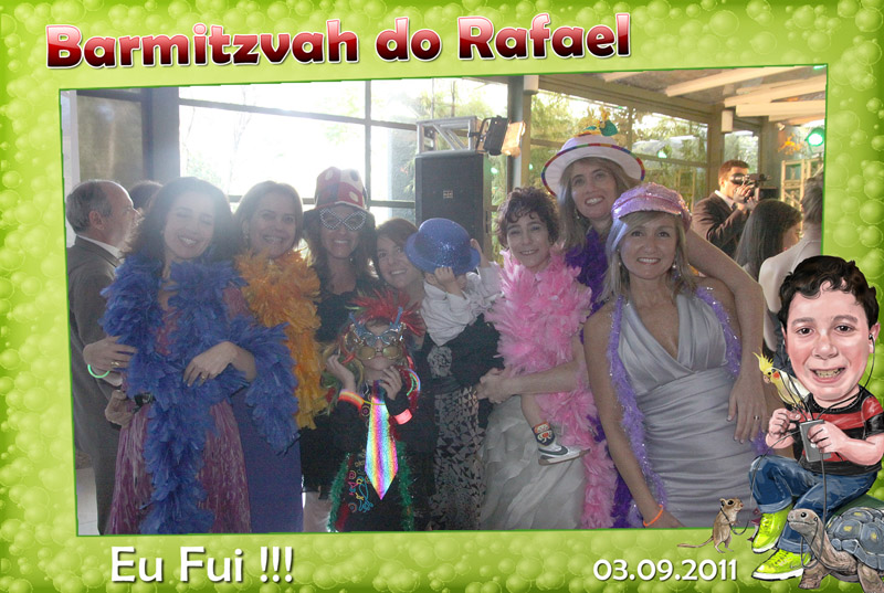 Fotos de Rafael - 03.09.11. Foto numero 019 da Social Click Fotografia Digital, do Rio de Janeiro, RJ, que faz fotos divertidas, fotos malucas, fotos com fantasias, fotos na hora, fotografia maluca, fotografia divertida com molduras personalizadas. foto digital album de assinatura divertida ari casa das canoas brinde fotos divertidas malucas maluca animadas animado fotoproduto fotografia eventos festa 15 anos aniversario fotografas casamento