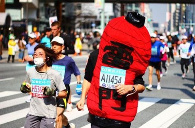 [tokyo-marathon-costumes-38%255B2%255D.jpg]