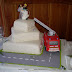 Nº172: Terminación en fondant extendido blanco, sutil bordado lateral, calle lateral para ambientacion del carro bomberos.