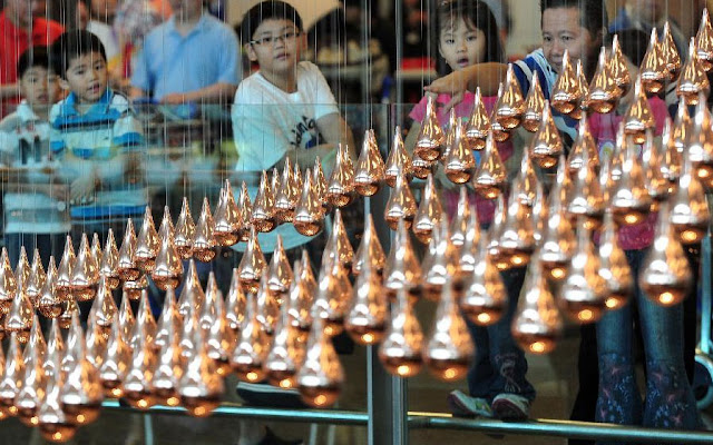 kinetic-rain-04-terapixel.jpg
