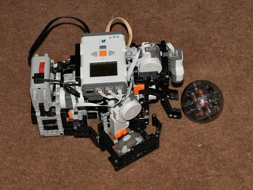 LEGO Mindstorms NXT<br />
Soccer Bot - Mark I