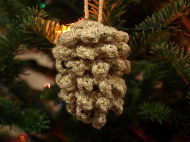 [ice-and-crochet-pine-cone-12-08-025-.jpg]