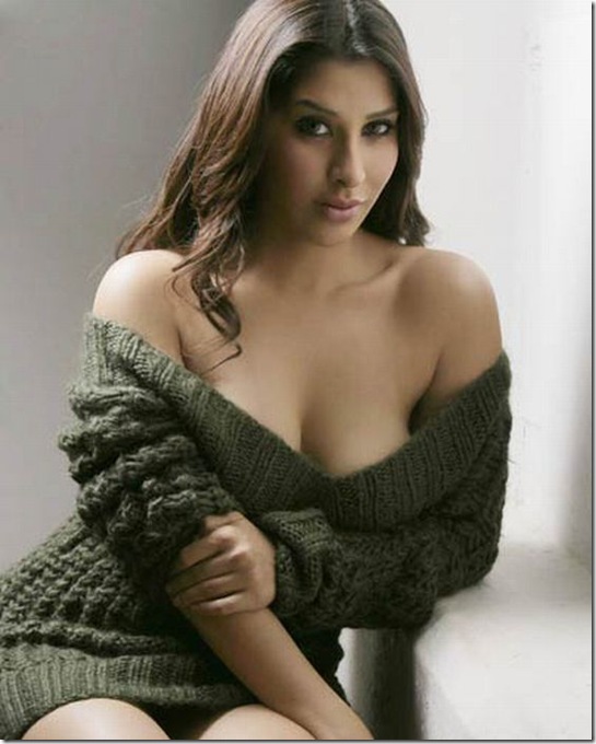 hot-girls-sweater-puppies-33