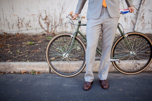 [helen-colin-wedding-day-white-colorful-hipster-rustic-vintage-special-lovely-couple-inspiration-blogger-blog-bike-shoes-groom-bride%255B6%255D.jpg]