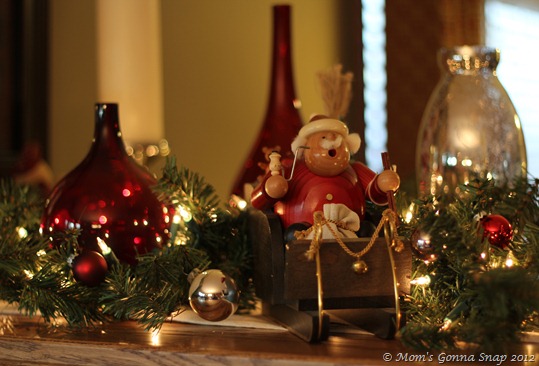 Christmas Mantel  (3)