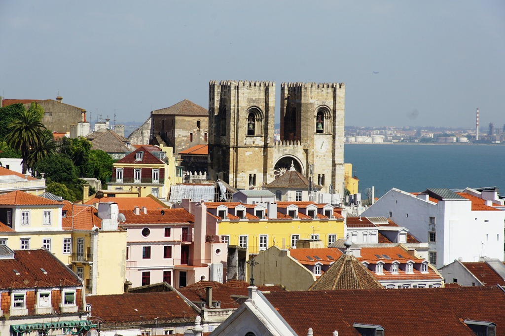 [Gloria%2520Ishizaka%2520-%2520Lisboa%2520%2520-%2520rio%2520tejo%2520e%2520s%25C3%25A9%2520catedral%255B4%255D.jpg]