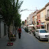 Joan Margarit caminant pel carrer