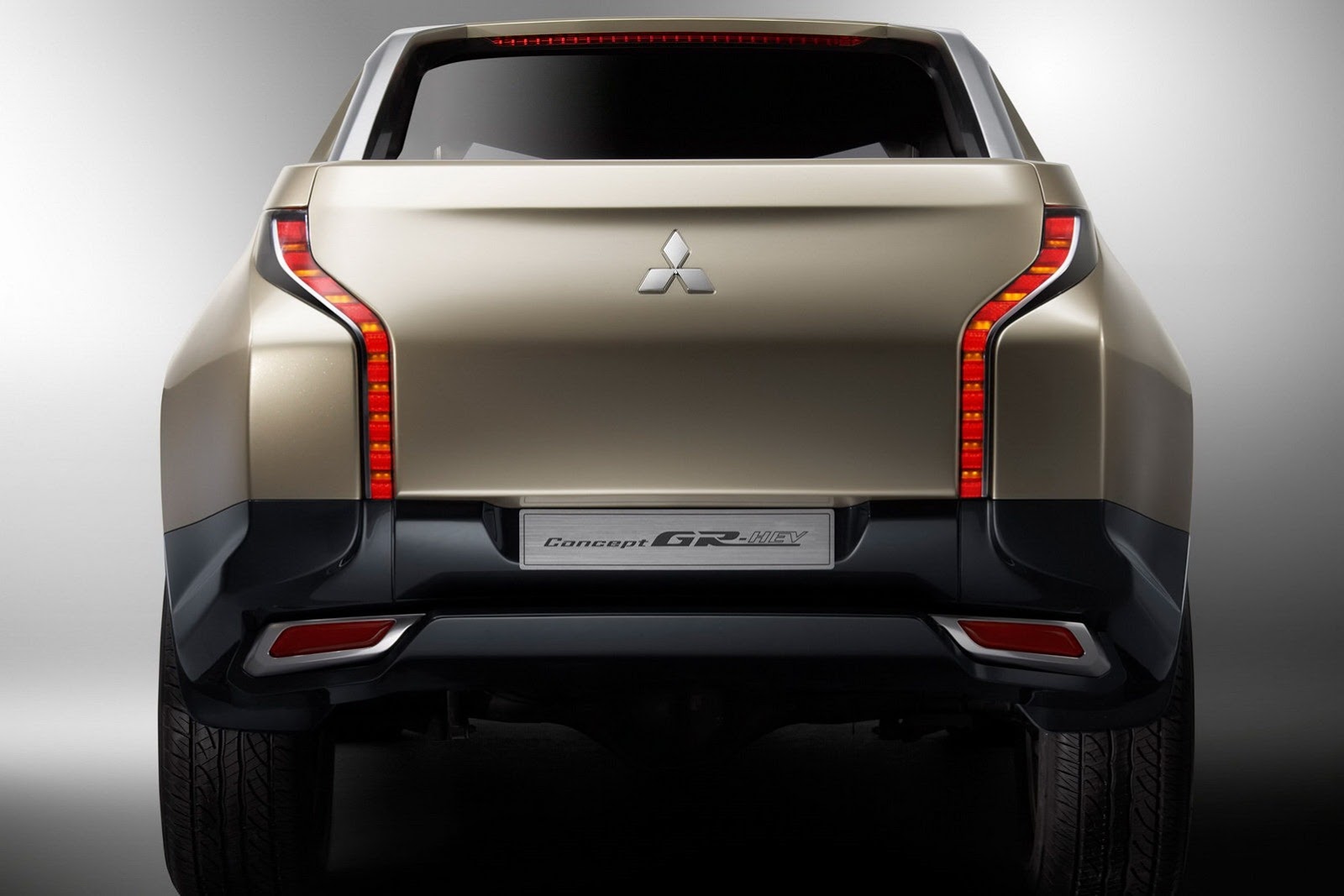 [Mitsubishi-Hybrid-Pickup-3%255B2%255D.jpg]