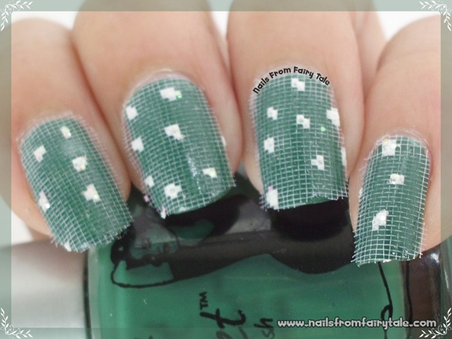 [white%2520lace%2520on%2520a%2520green%2520space%25203%255B3%255D.jpg]