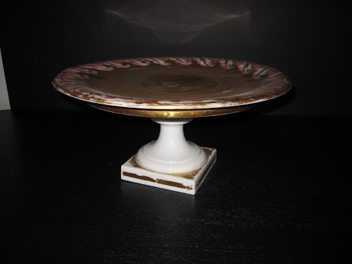 There is a glow to this cake stand.