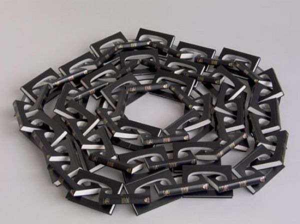 [astonishing_book_sculptures_640_123.jpg]