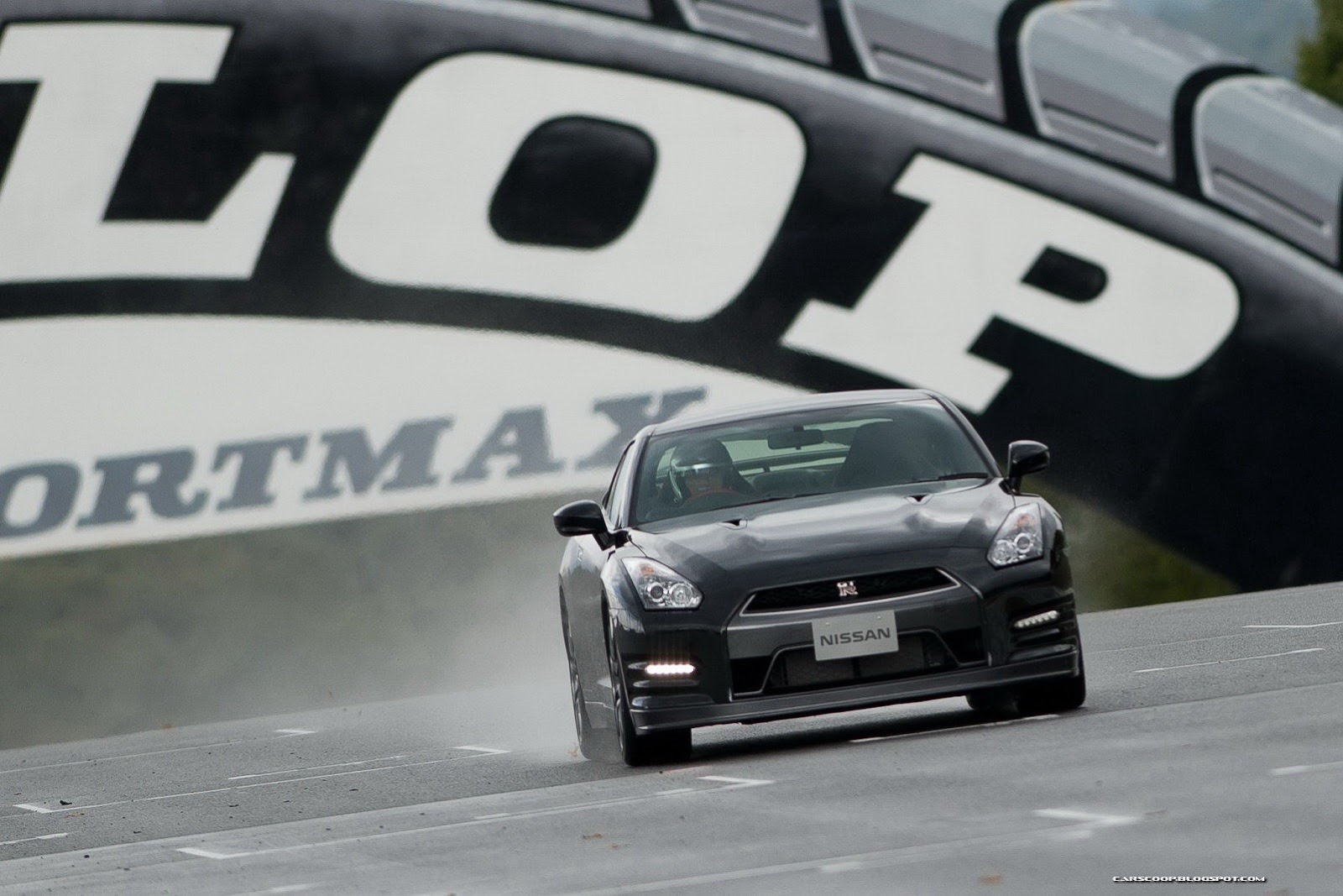 [Nissan-GT-R-1%255B3%255D.jpg]