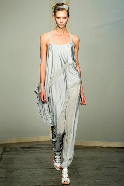 [donna-karan-rtw-ss2013-runway-08_172108673272%255B4%255D.jpg]
