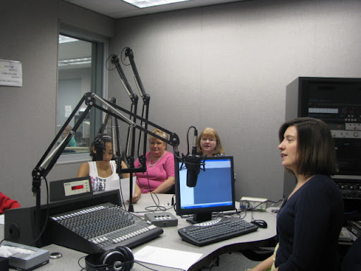 KSMU's Missy Shelton explains the recording process to Rountree students.
