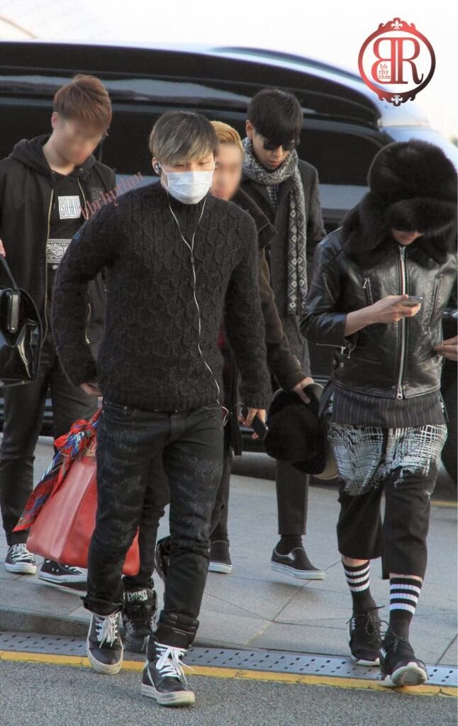 Big Bang - Incheon Airport - 06dec2013 - Fan - BB Rhythm - 02.jpg