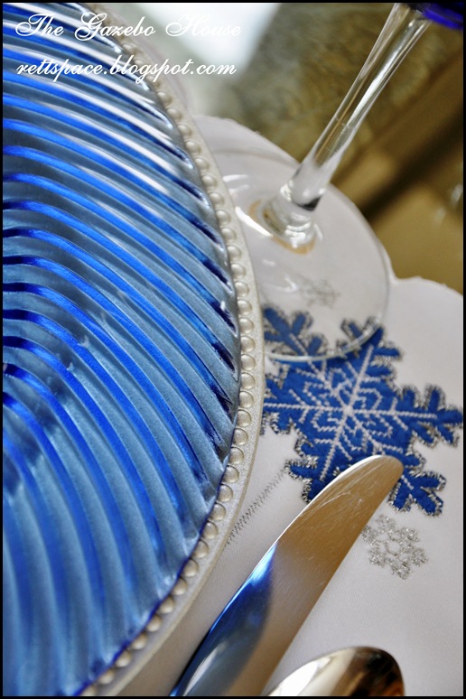 Jan Icey Blue Snowmen Table 022