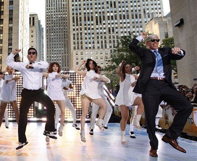 [tdy-120914-psy-anchors-02_photoblog600%255B4%255D.jpg]