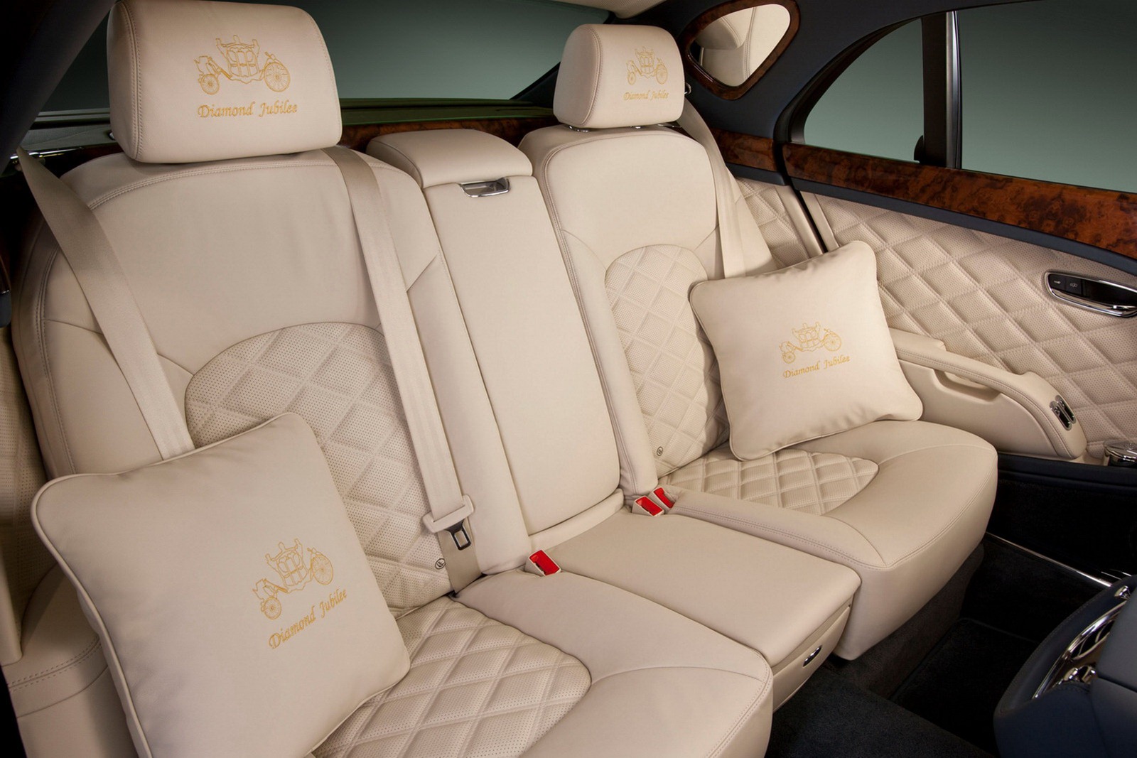 Bentley-Mulsanne-Royal-Diamond-Jubilee-6[5].jpg