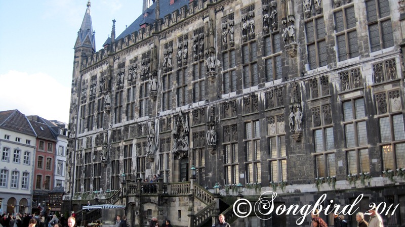 [Aachen-City-Hall7.jpg]