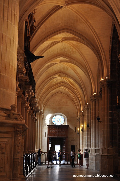 [062-Burgos.-Catedral.-Interior---DSC.jpg]