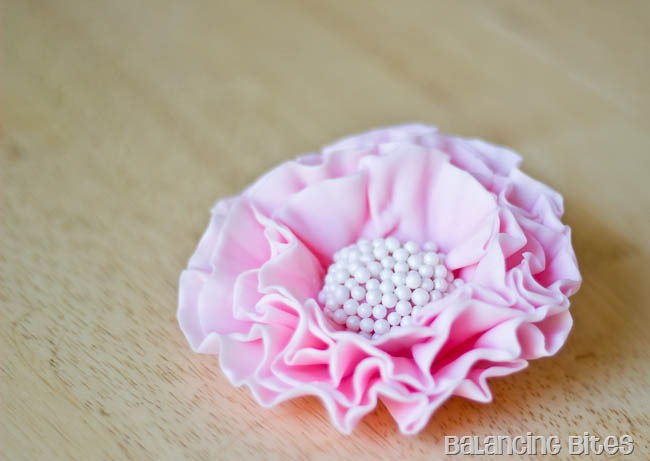 [How%2520to%2520make%2520pink%2520ruffled%2520fondant%2520flower%255B10%255D.jpg]