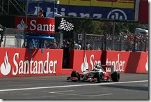 Hamilton sul traguardo del gran premio d'Italia 2012