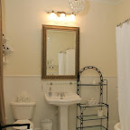 Camellia Suite Bath.jpg