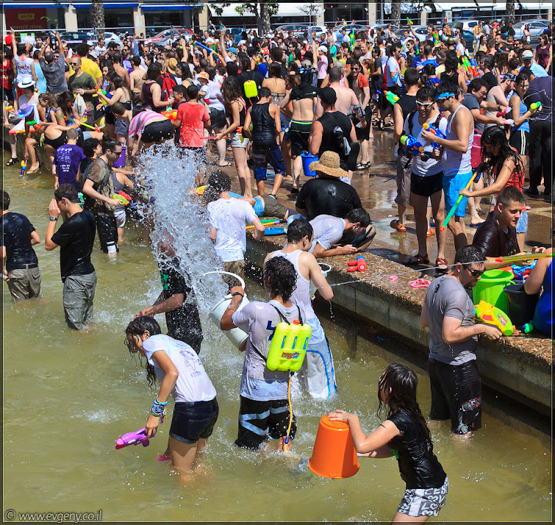 il/Настоящее мочилово в центре Тель Авива (20110701 ta water war 025 6736)