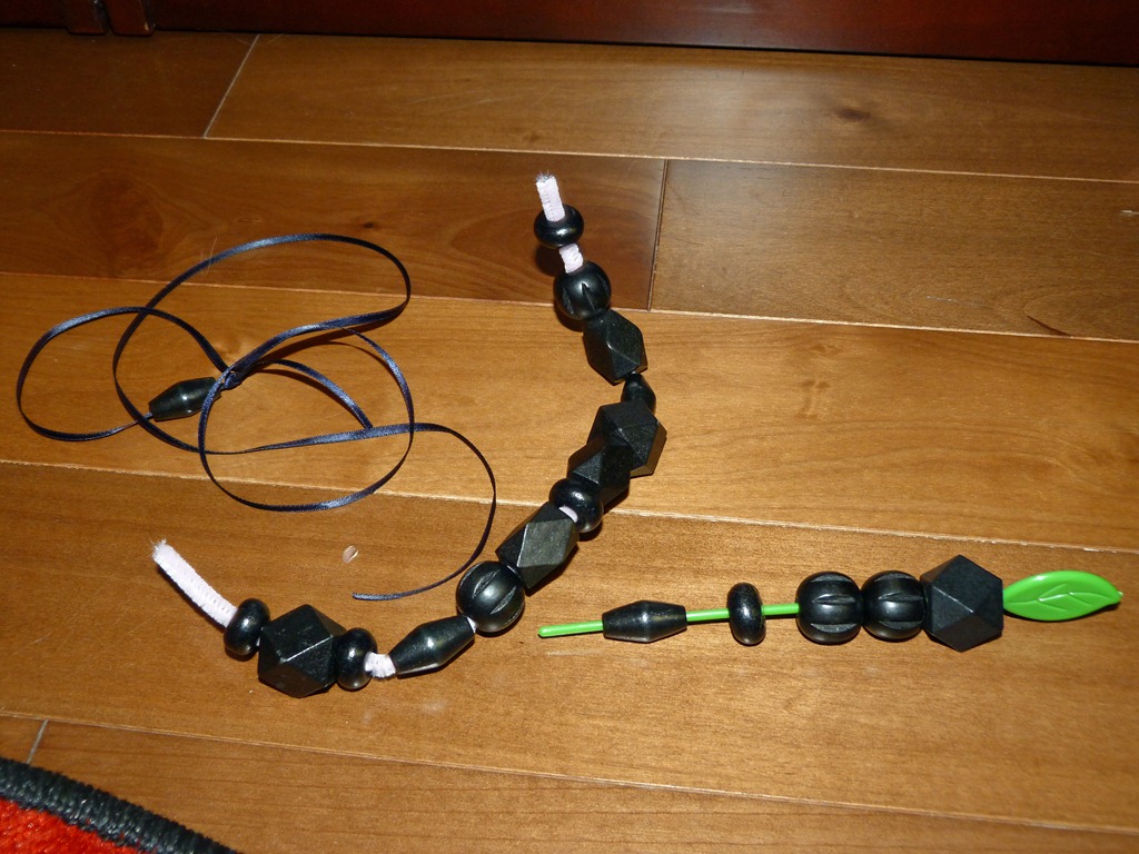 [Stringing%2520Beads%25202%255B4%255D.jpg]