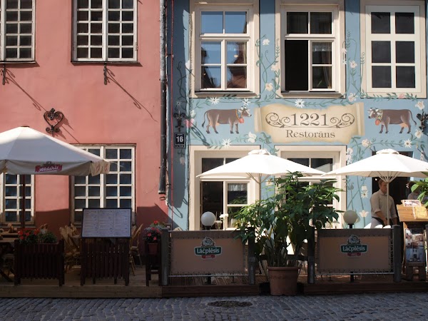 Jeden z piwnych ogródków w Rydze P8269266.jpg