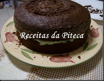 Bolo de chocolate mimoso-recheado Bolo de chocolate mimoso-recheado