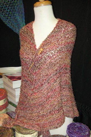 [20111203ARFiberArtsEx1002.jpg]