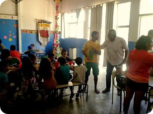 Funcionarios municipales visitan perioódicamente las escuelas de verano