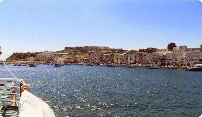 Procida_from_the_sea Procida_from_the_sea