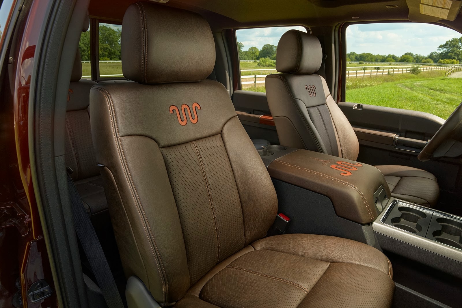[2015-Ford-F-250-King-Ranch-SuperDuty-5%255B3%255D.jpg]