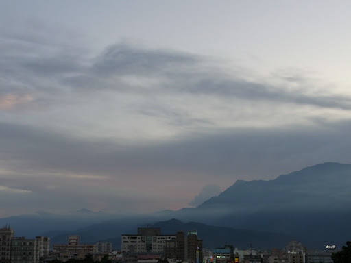 幻想的な山。
