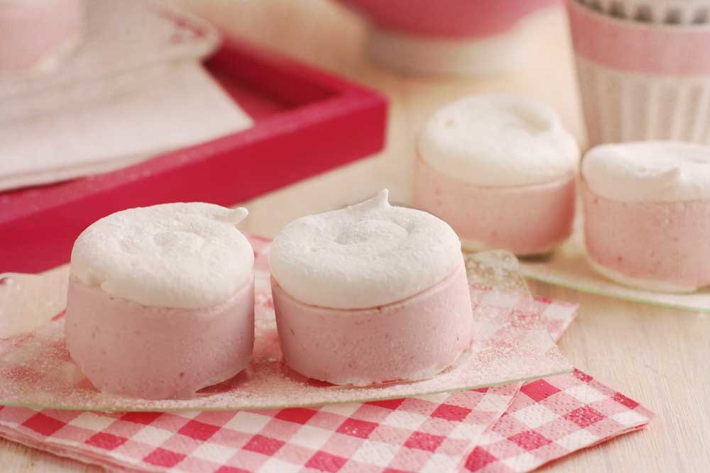 [nubes-de-merengue-y-fresa-4%255B4%255D.jpg]