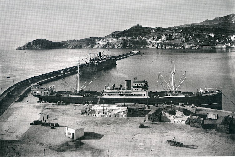 Foto del ANBOTO-MENDI en el puerto de Sant Feliu de Guixols. Del libro LA COSTA BRAVA ABANS DE LA COSTA BRAVA. FOTOGRAFIES DE LA CASA DE LA POSTAL, 1915-1935.jpg