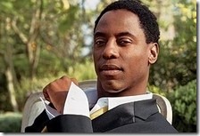 Isiah Washington és Michael K. Williams bankrablónak áll