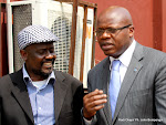De gauche à droite, Franc Diongo et Thomas Luhaka, membres de l’opposition congolaise, le 16/08/2011 à Kinshasa, invités à l’ouverture du 2ème congrès du RCD. Radio Okapi/ Ph. John Bompengo
