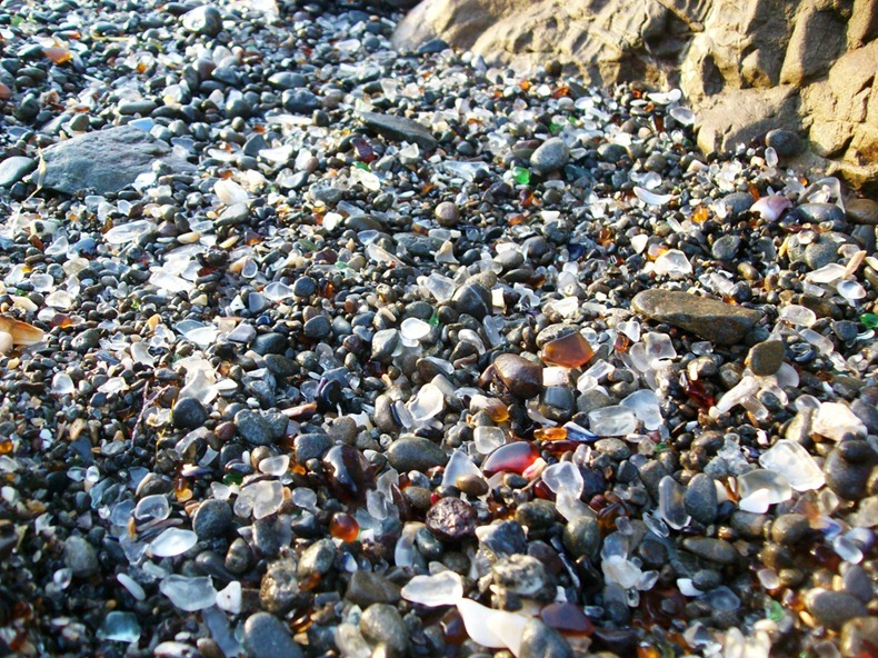  شاطى الزجاج Glass-beach-5%25255B2%25255D