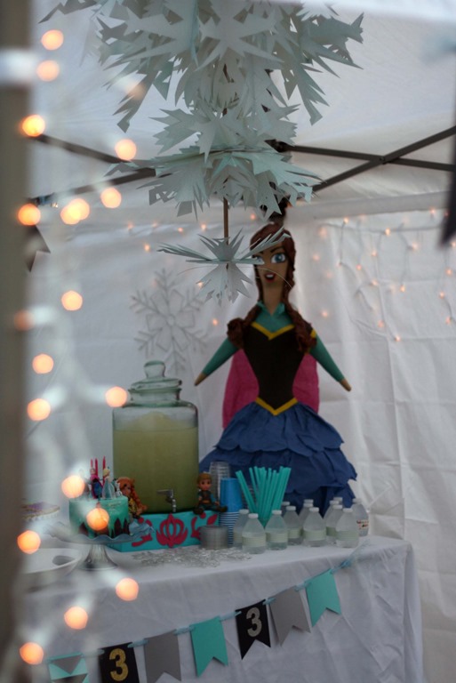 [Frozen-chandelier-and-Anna-pinata7.jpg]