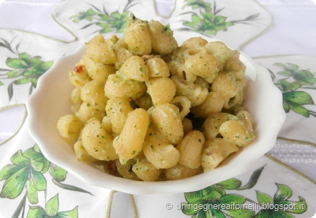 pipette pasta primo zucchine pesto mandorle ricotta parmigiano pipette pasta primo zucchine pesto mandorle ricotta parmigiano
