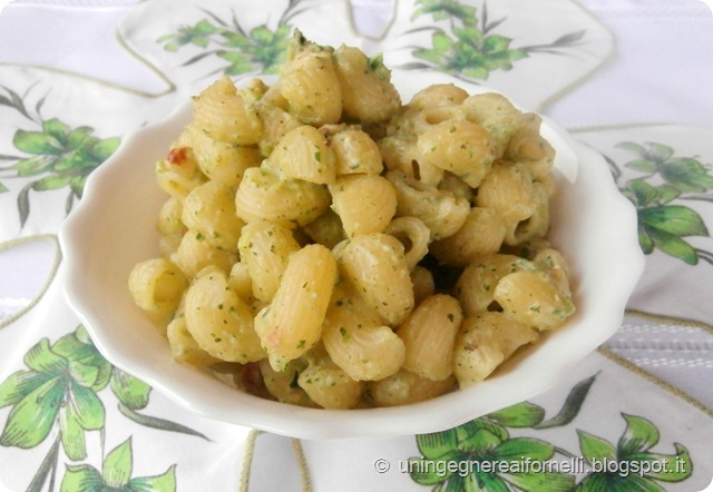 pipette pasta primo zucchine pesto mandorle ricotta parmigiano