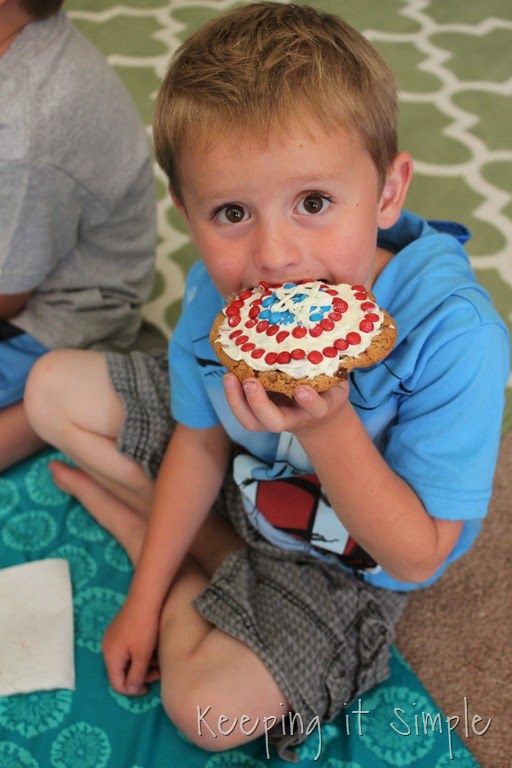 [%2523shop%2520Captain-America-M%2526M%2527s-Shield-Cookies%2520%252816%2529%255B4%255D.jpg]