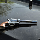 News_110425_AMJwithgun_PHOTO