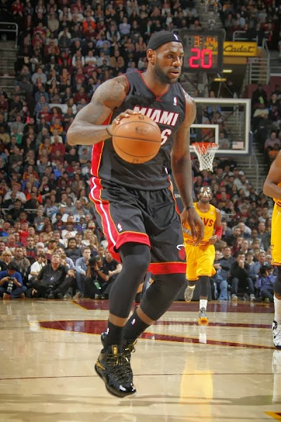 LBJ Wears Away 118217s and8230 Goes Back to Elite 108217s Again