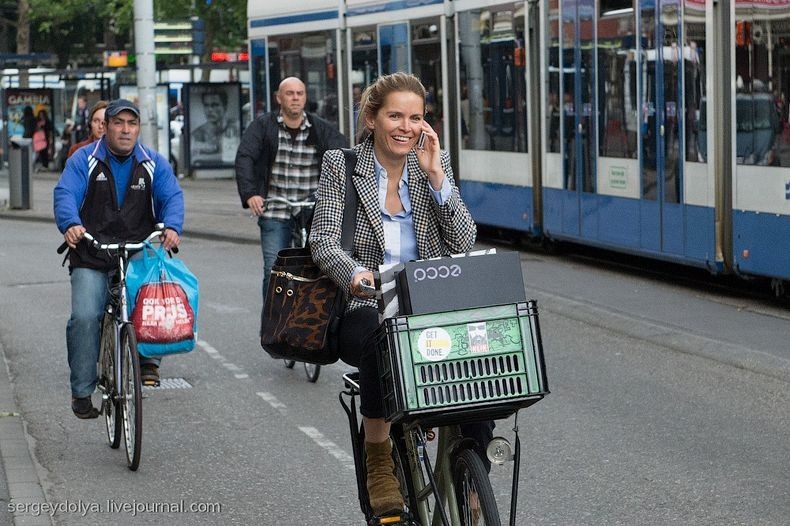 فقط في امستردام .. عدد الدراجات الهوائية يفوق عدد السكان Amsterdam-bicycles-17%25255B2%25255D